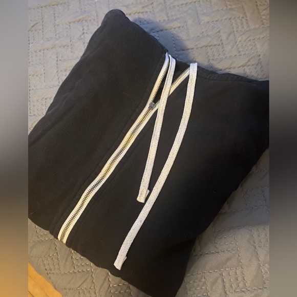 Eddie Bauer Men’s SzM Black Zip Hoodie With White Trim - Picture 2 of 4